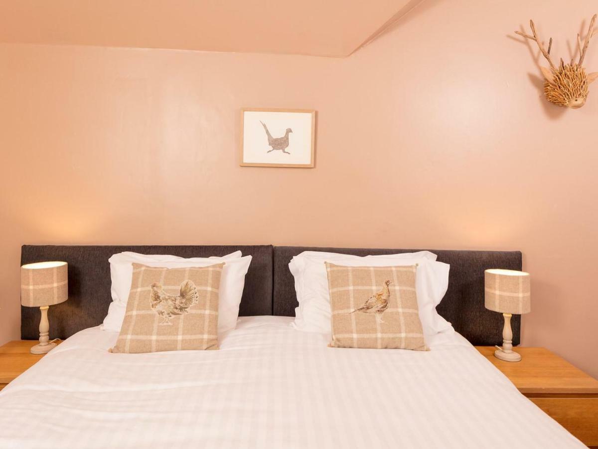 The Gordon Arms Hotel West Linton Eksteriør billede